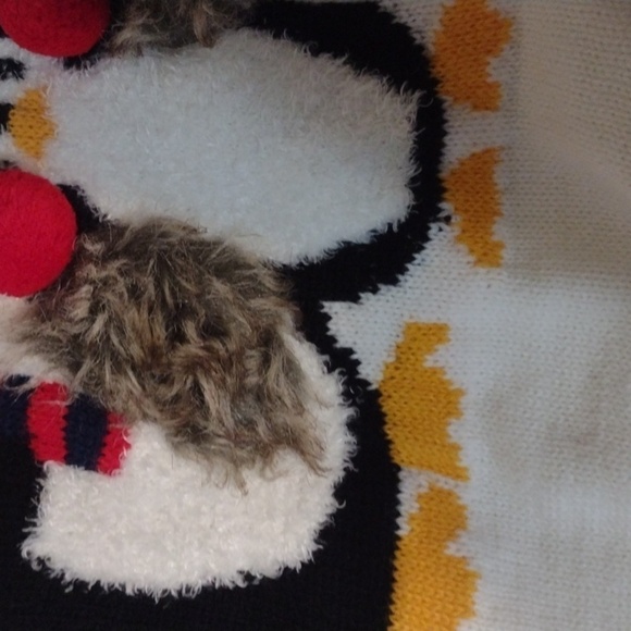 FOREVER 21 Cute Penguin Holiday Sweater size small - Picture 13 of 13